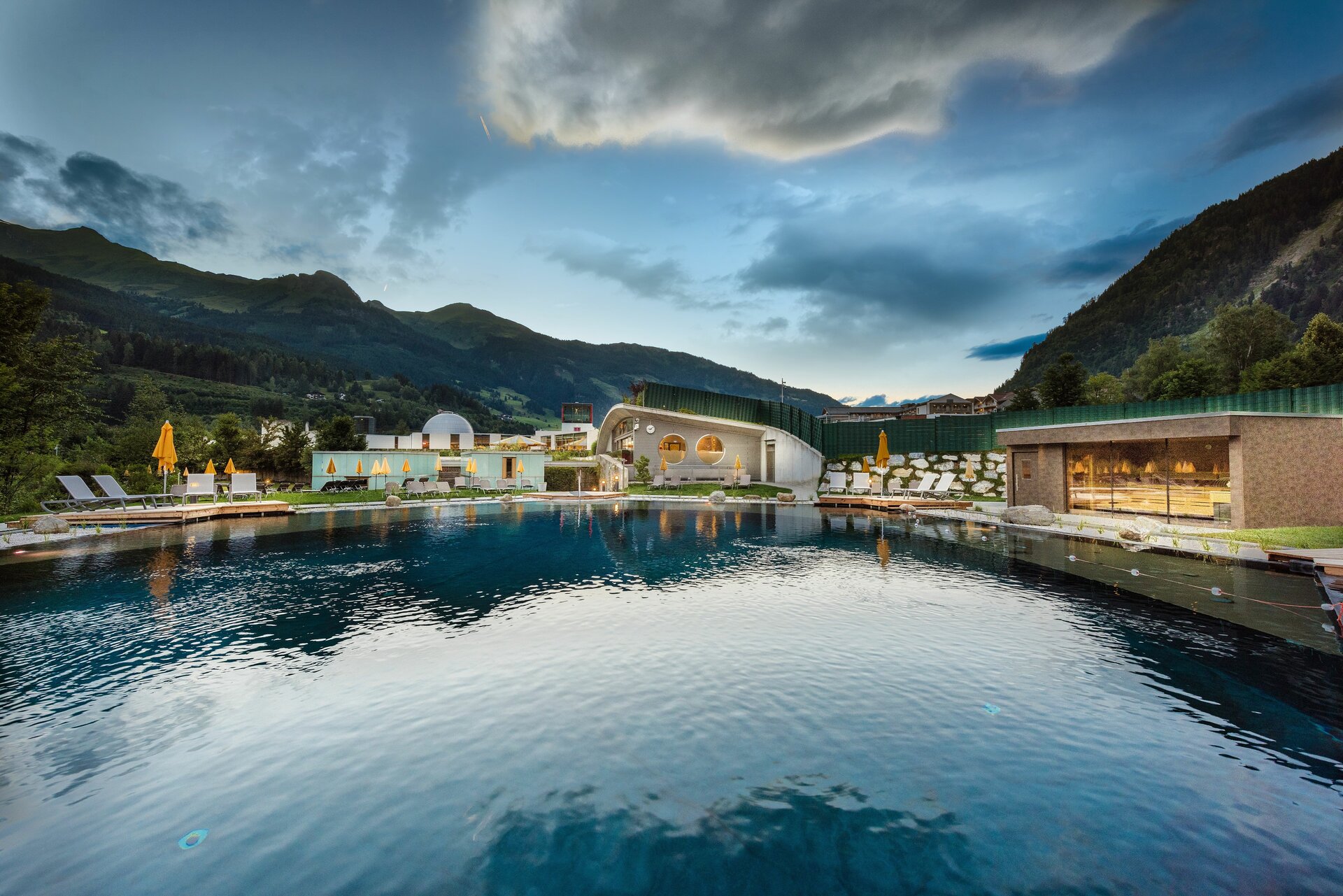 Thermalwasser-Badesee der Alpentherme Gastein