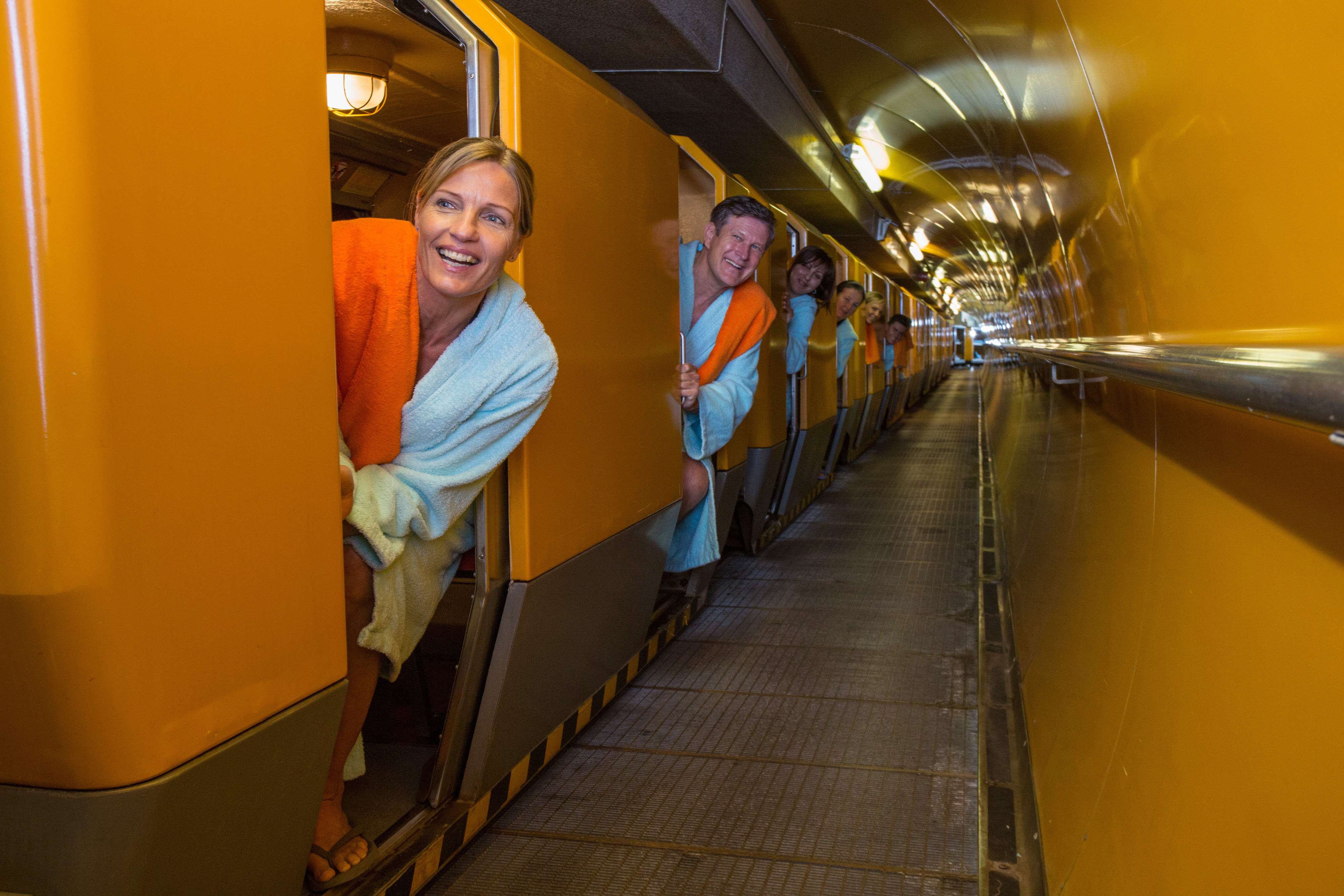 Einfahrt mit der Bahn in den Gasteiner Heilstollen