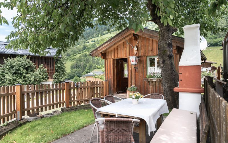 Gartenhütte mit Terrasse und Grillplatz am Tobhartbauer in Dorfgastein