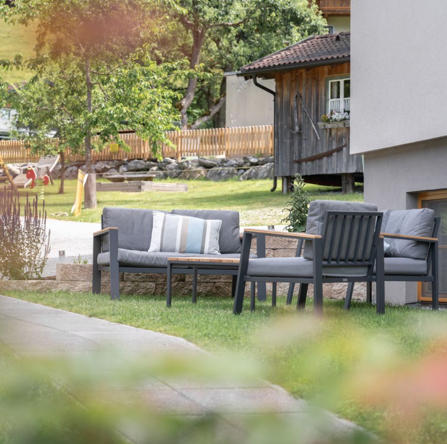 Sitzbereich im Garten des Tobhartbauers in Dorfgastein