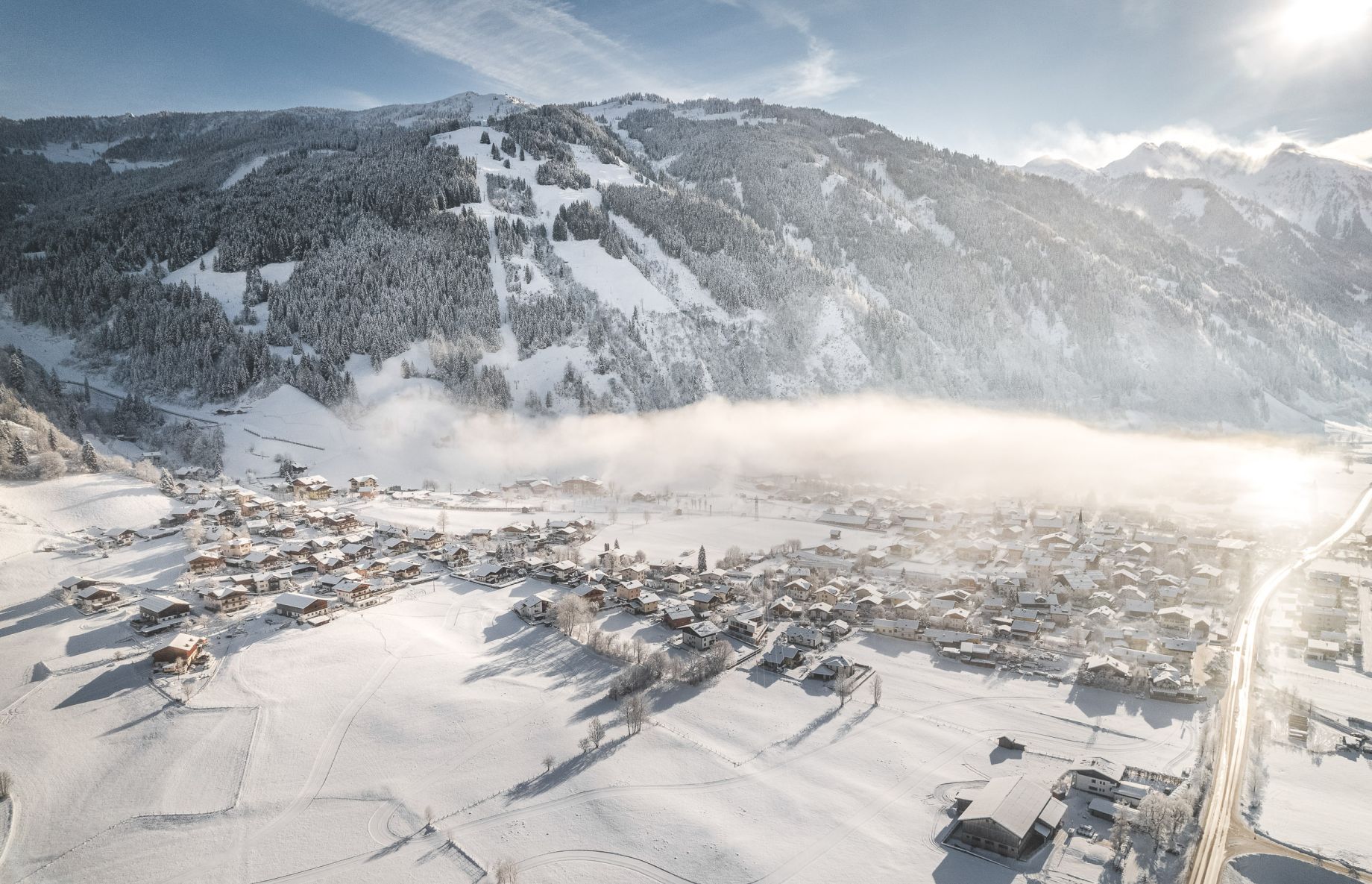 Verschneites Dorfgastein im Gasteinertal aus der Vogelperspektive