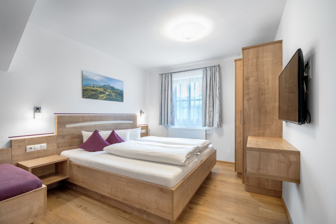 Schlafzimmer mit Doppelbett in der Ferienwohnung Schuhflicker