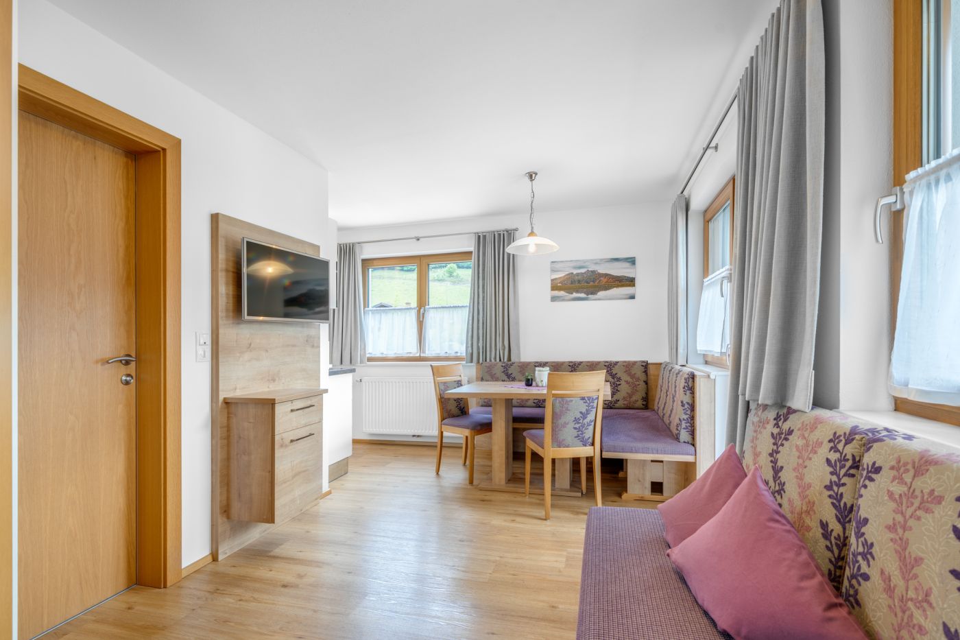 Wohnbereich der Ferienwohnung Schuhflicker am Tobhartbauer