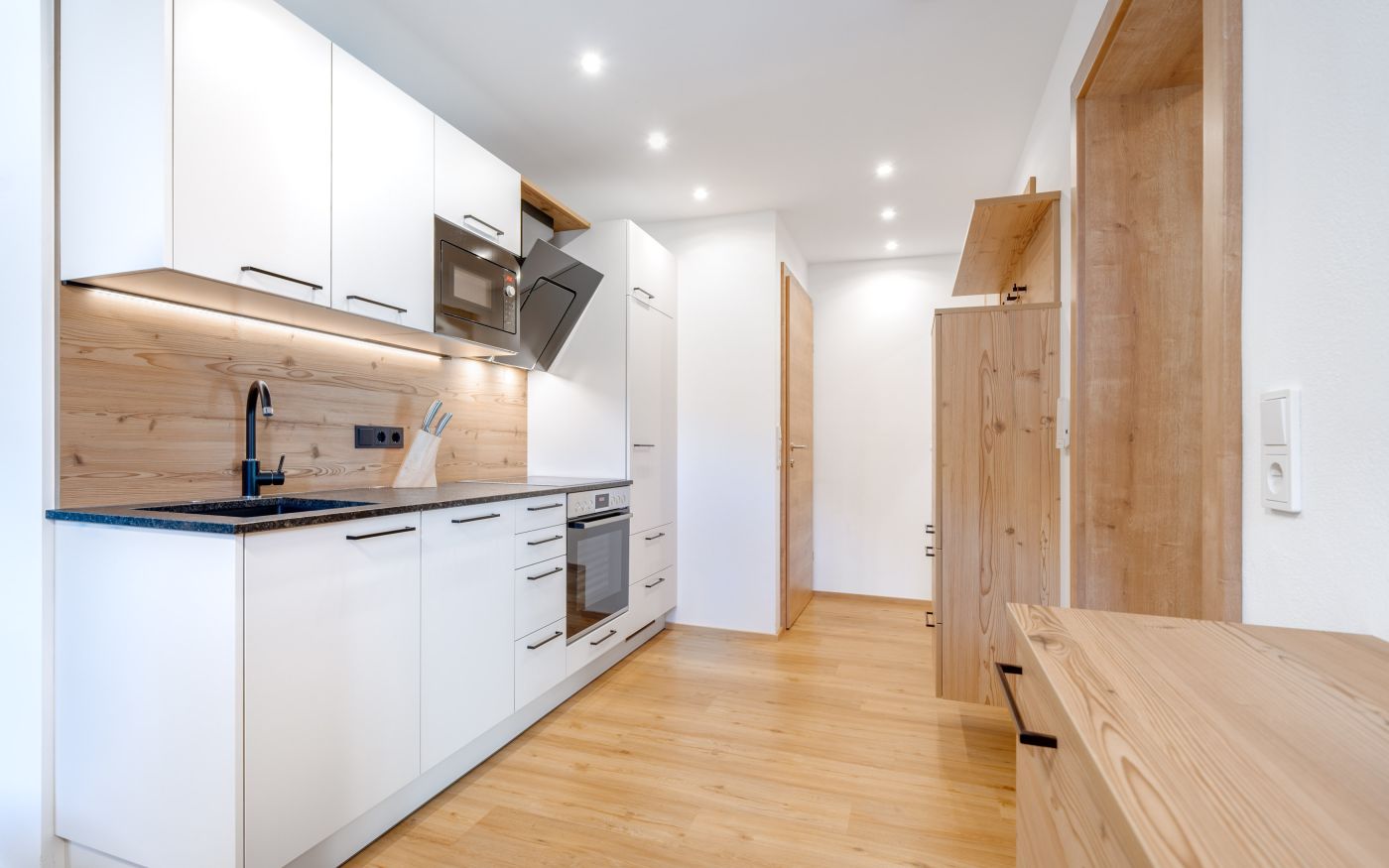 Moderne Küche der Ferienwohnung Luxkogel