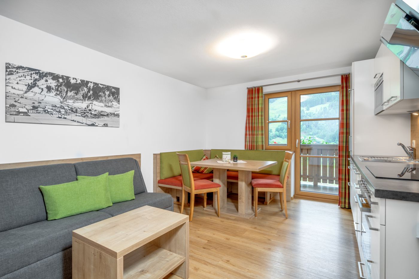 Wohn- und Essbereich der Ferienwohnung Drei Waller