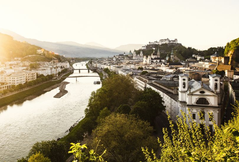 Blick über die Stadt Salzburg und die Salzach