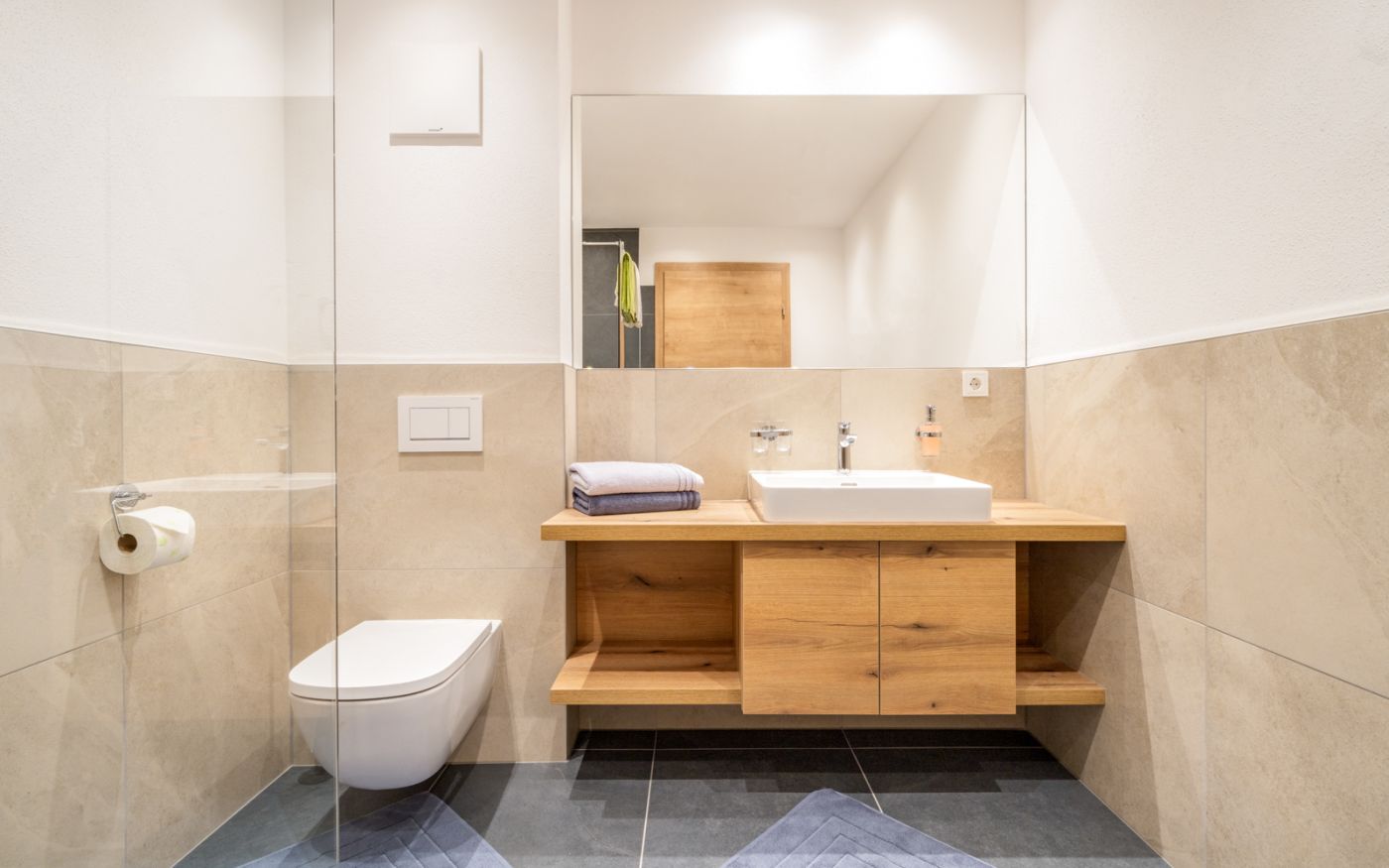 Modernes Badezimmer der Ferienwohnung Gasteinblick