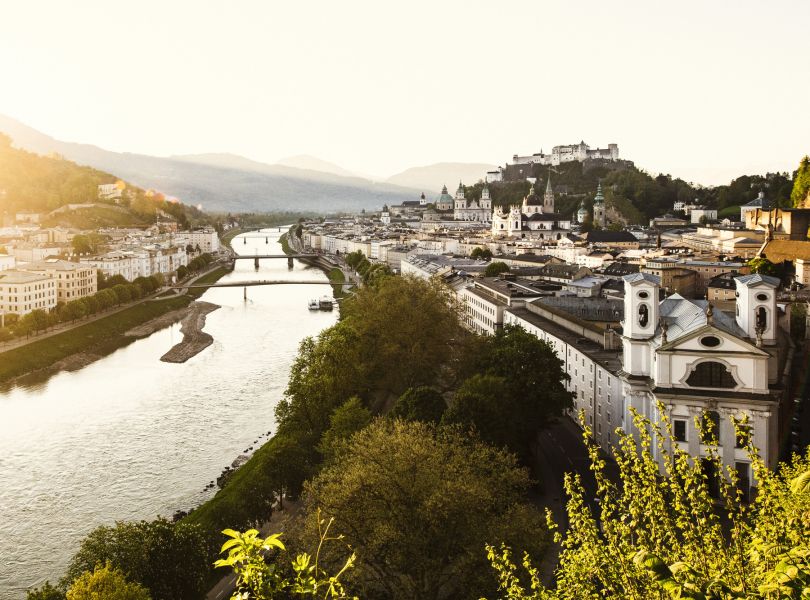 Blick über die Stadt Salzburg und die Salzach