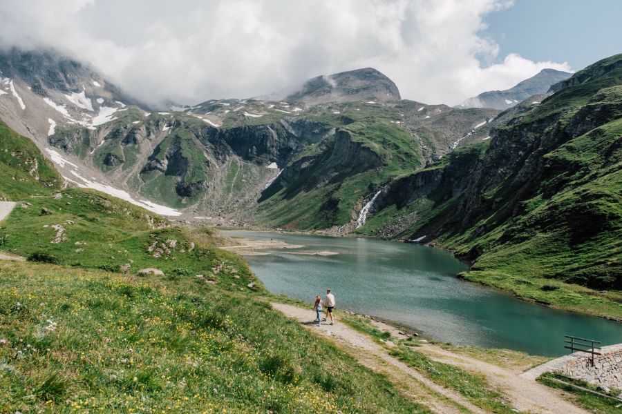 Bergsee inmitten der alpinen Landschaft des Gasteinertals