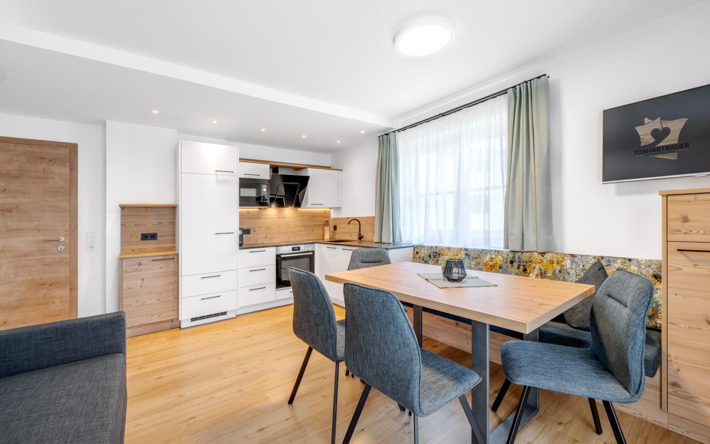 Wohn- und Essbereich der Ferienwohnung Kieserl