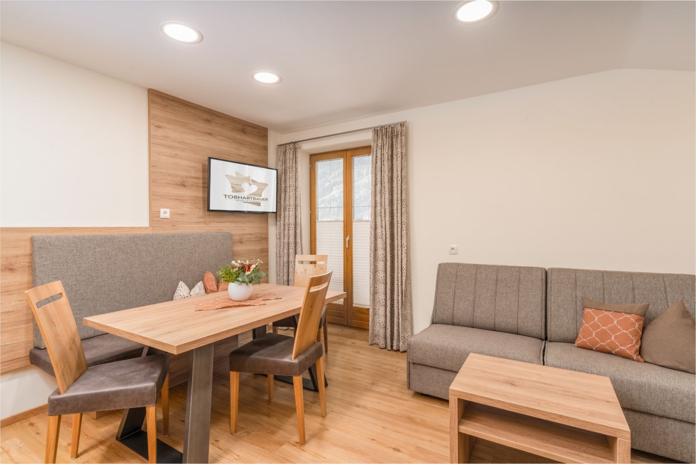 Wohn- und Essbereich der Ferienwohnung Paarseen